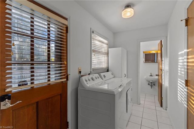 566 Palmer Drive, Southport, NC 28461