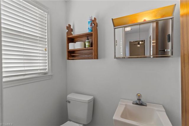 566 Palmer Drive, Southport, NC 28461