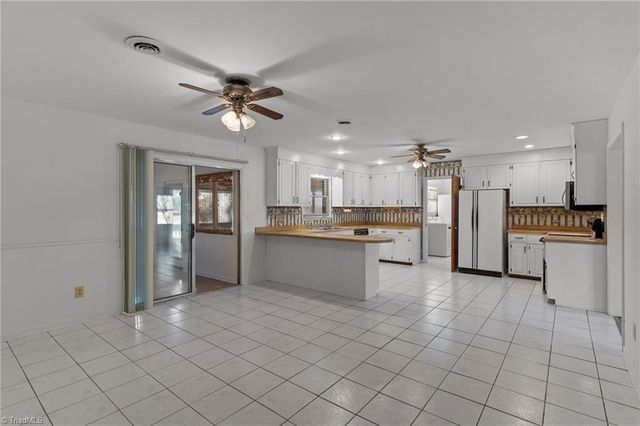 566 Palmer Drive, Southport, NC 28461