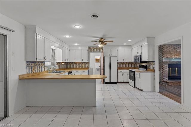 566 Palmer Drive, Southport, NC 28461