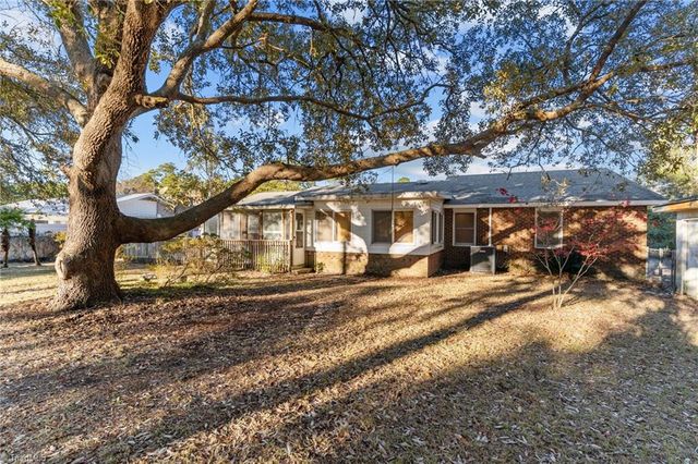 566 Palmer Drive, Southport, NC 28461