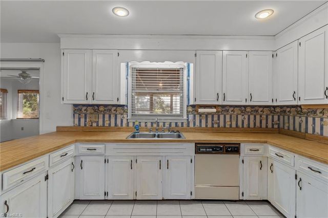 566 Palmer Drive, Southport, NC 28461