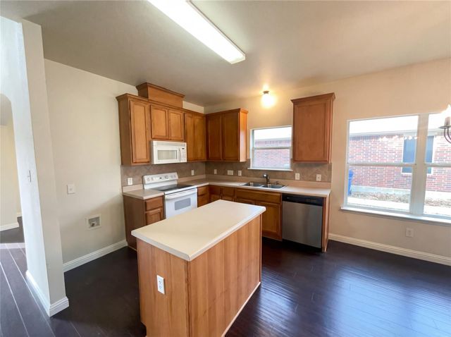 128 Inman DR, Hutto, TX 78634