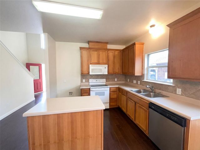 128 Inman DR, Hutto, TX 78634