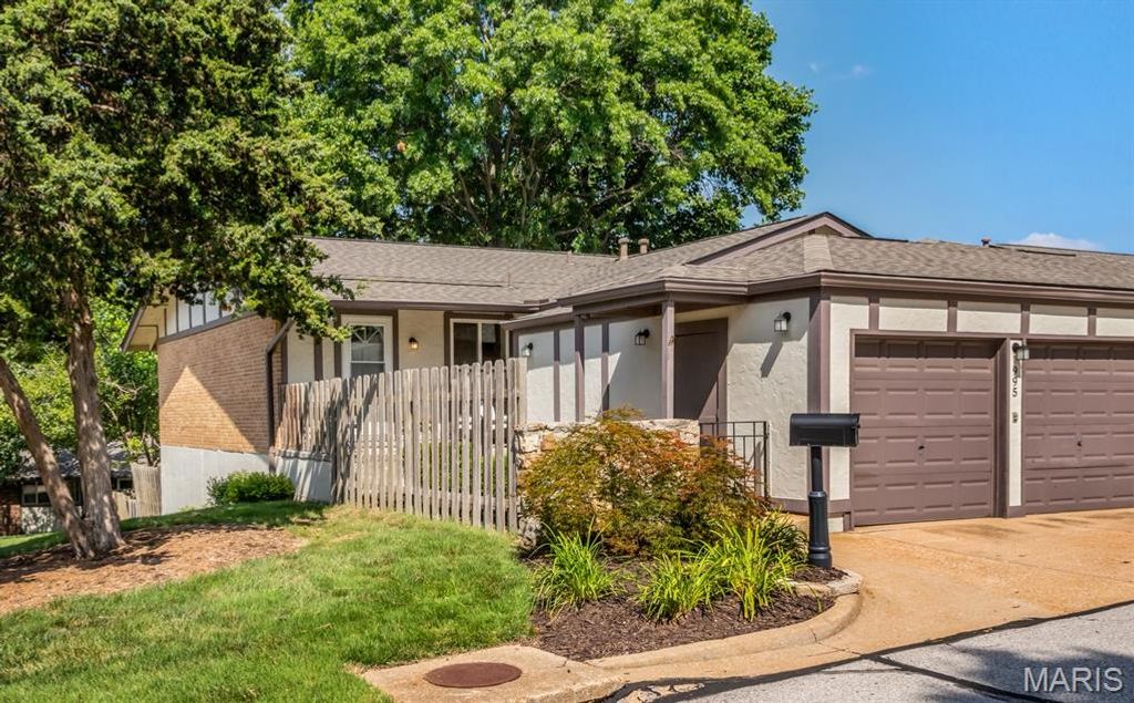 995 Cardello Drive, Manchester, MO 63021