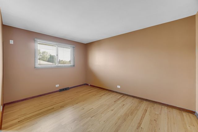 2042 W Spring Ridge Drive, Arlington Heights, IL 60004