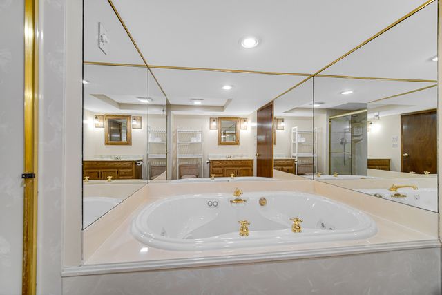 2042 W Spring Ridge Drive, Arlington Heights, IL 60004