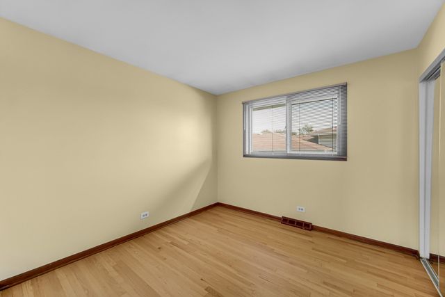 2042 W Spring Ridge Drive, Arlington Heights, IL 60004