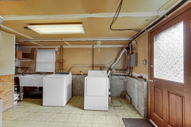 2042 W Spring Ridge Drive, Arlington Heights, IL 60004