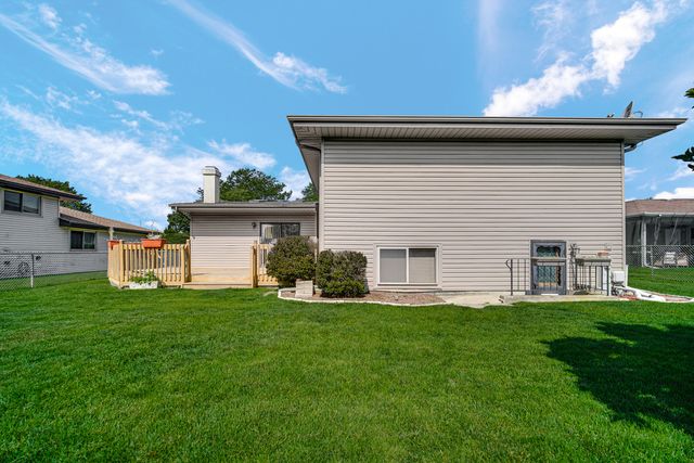 2042 W Spring Ridge Drive, Arlington Heights, IL 60004