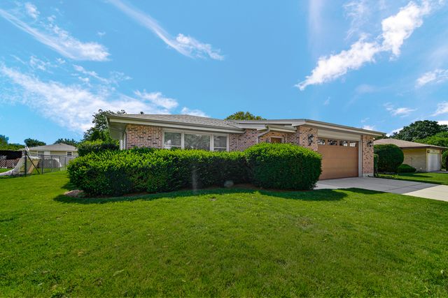2042 W Spring Ridge Drive, Arlington Heights, IL 60004