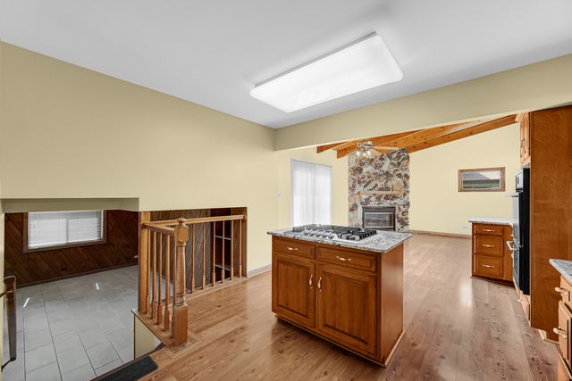 2042 W Spring Ridge Drive, Arlington Heights, IL 60004