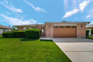 2042 W Spring Ridge Drive, Arlington Heights, IL 60004