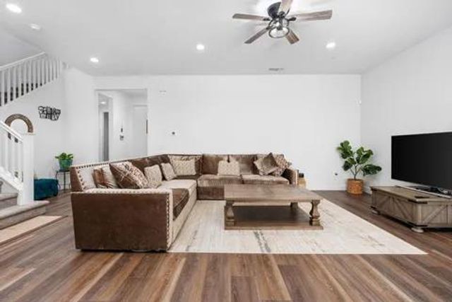 2027 N Bliss Avenue, Fresno, CA 93727