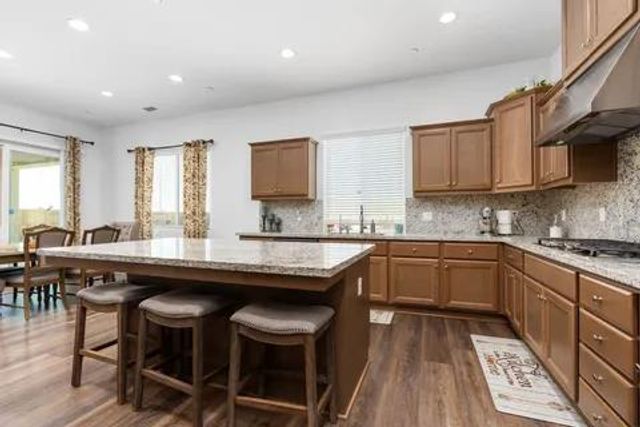 2027 N Bliss Avenue, Fresno, CA 93727