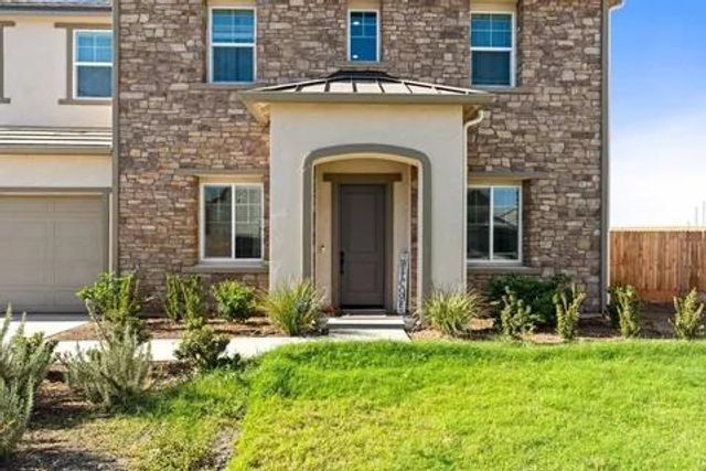 2027 N Bliss Avenue, Fresno, CA 93727