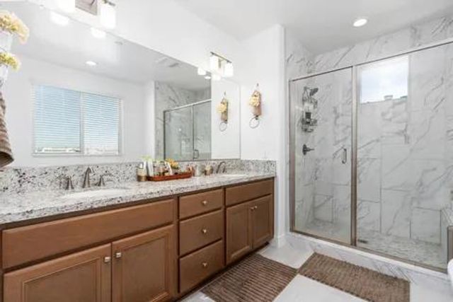 2027 N Bliss Avenue, Fresno, CA 93727