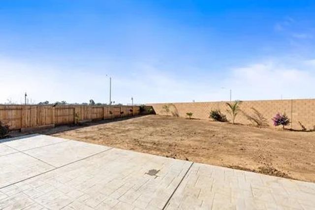 2027 N Bliss Avenue, Fresno, CA 93727