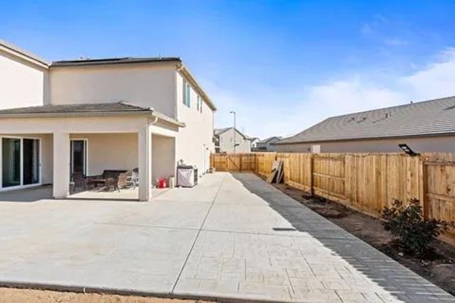2027 N Bliss Avenue, Fresno, CA 93727