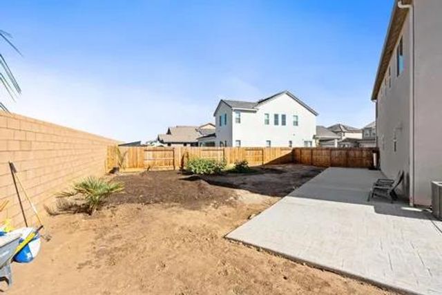 2027 N Bliss Avenue, Fresno, CA 93727