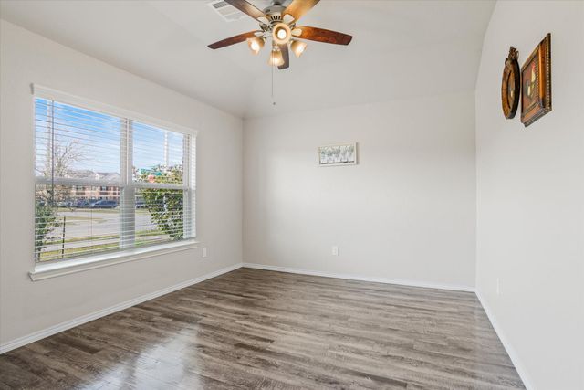 627 E Fairway Lake Drive, Alvin, TX 77511