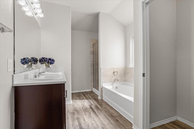 627 E Fairway Lake Drive, Alvin, TX 77511