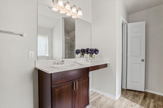 627 E Fairway Lake Drive, Alvin, TX 77511