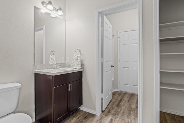 627 E Fairway Lake Drive, Alvin, TX 77511