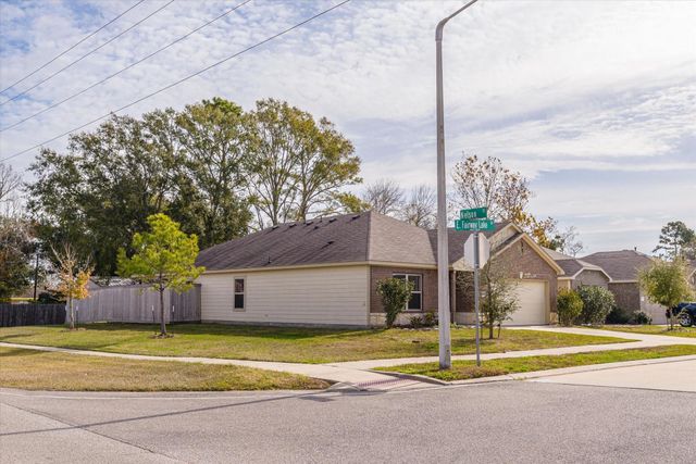 627 E Fairway Lake Drive, Alvin, TX 77511