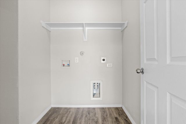 627 E Fairway Lake Drive, Alvin, TX 77511