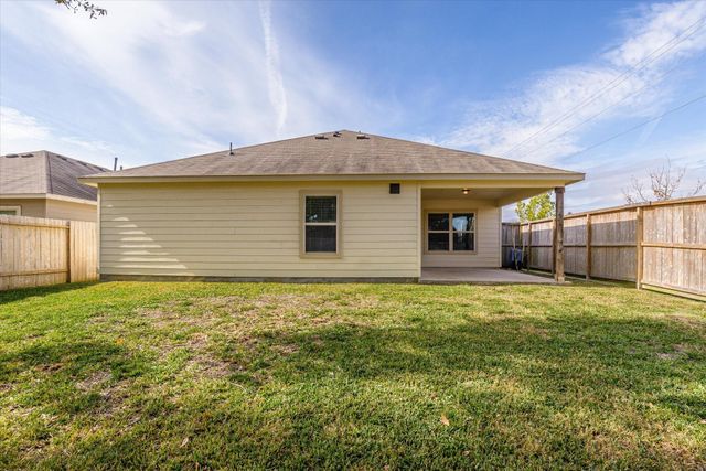 627 E Fairway Lake Drive, Alvin, TX 77511