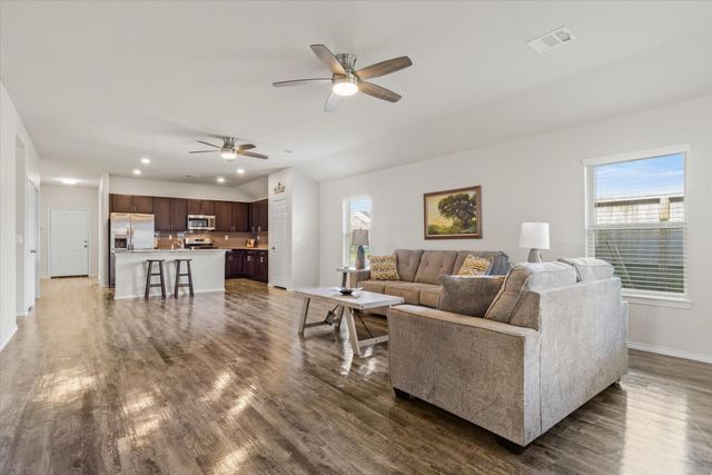 627 E Fairway Lake Drive, Alvin, TX 77511