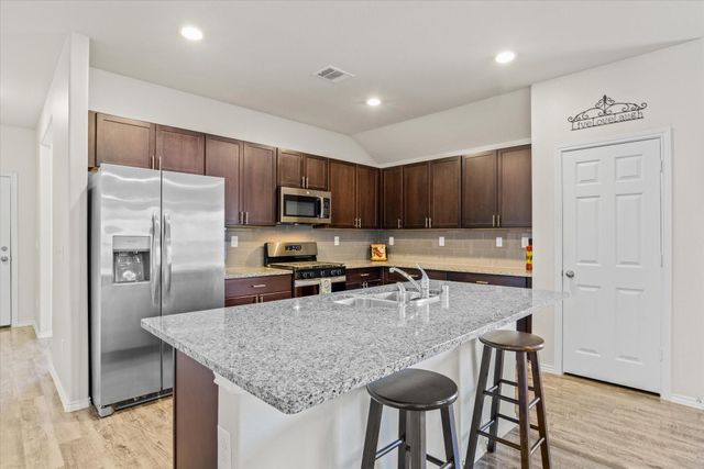 627 E Fairway Lake Drive, Alvin, TX 77511