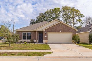627 E Fairway Lake Drive, Alvin, TX 77511