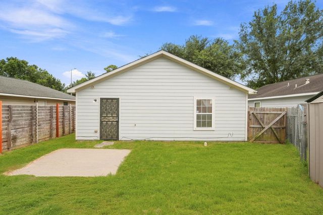 11723 Greenmesa Drive, Houston, TX 77044