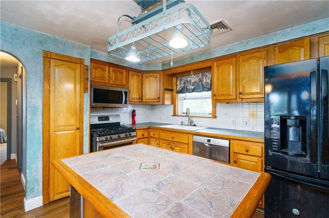 27 Lydick Avenue, Warwick, RI 02888