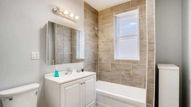 921 W Agatite Avenue 3, Chicago, IL 60640