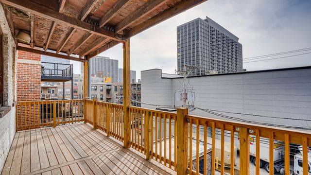 921 W Agatite Avenue 3, Chicago, IL 60640