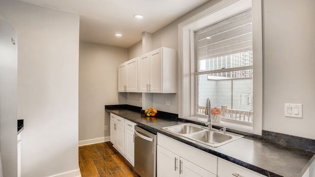 921 W Agatite Avenue 3, Chicago, IL 60640