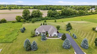 12575 N Hawks Glen COURT, Mequon, WI 53097