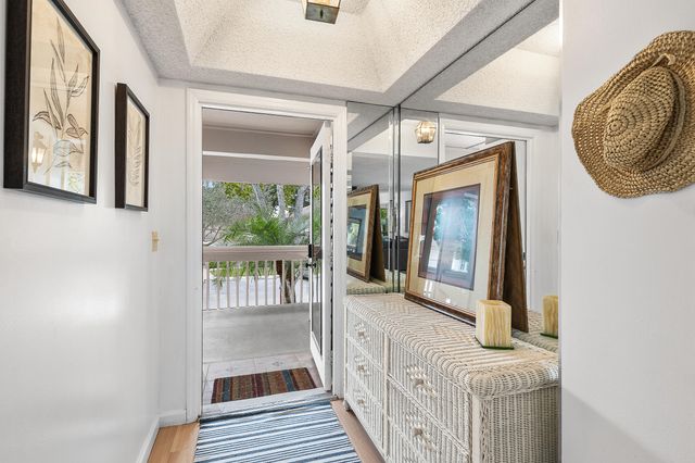 407 Brackenwood Lane S, Palm Beach Gardens, FL 33418