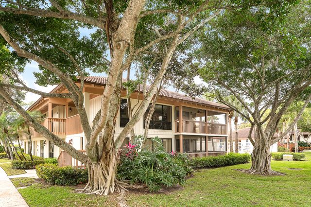 407 Brackenwood Lane S, Palm Beach Gardens, FL 33418