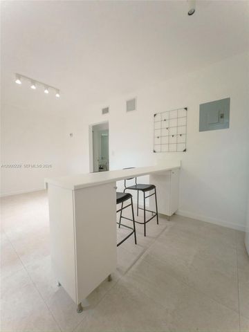 3676 Oak Ave 7, Miami, FL 33133