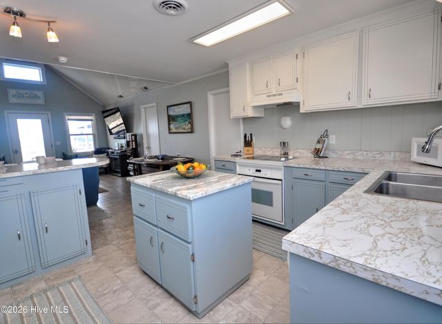 461 E Third Street, Ocean Isle Beach, NC 28469