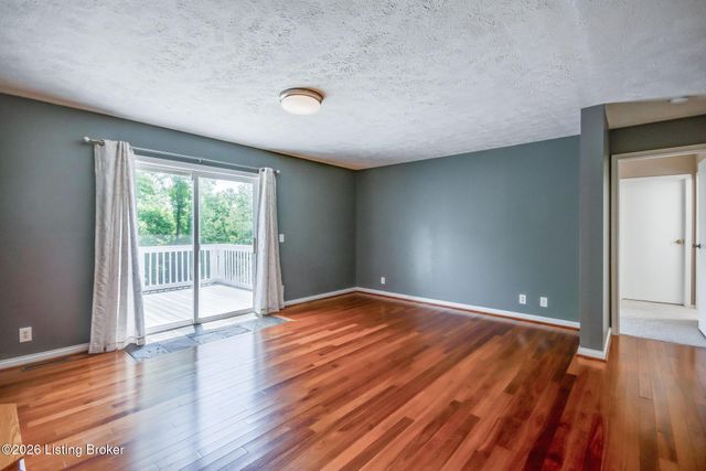 1704 Grange Dr, La Grange, KY 40031