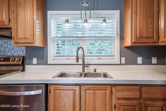 1704 Grange Dr, La Grange, KY 40031