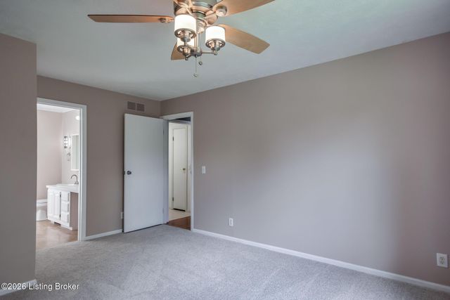1704 Grange Dr, La Grange, KY 40031