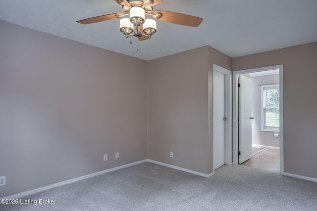 1704 Grange Dr, La Grange, KY 40031