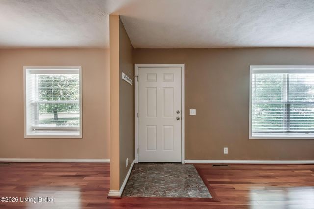 1704 Grange Dr, La Grange, KY 40031