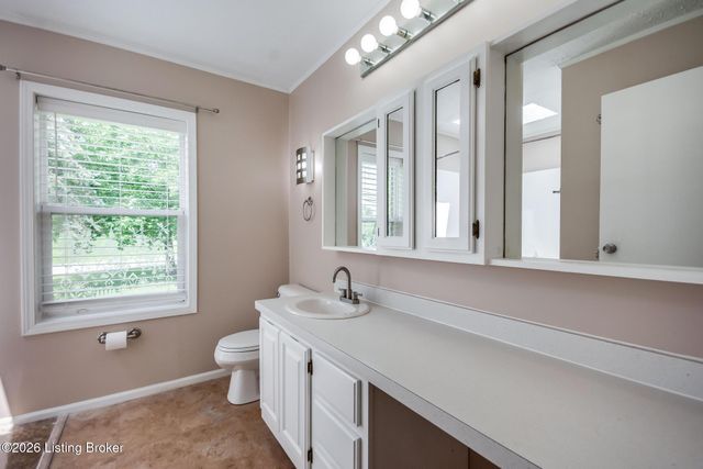 1704 Grange Dr, La Grange, KY 40031